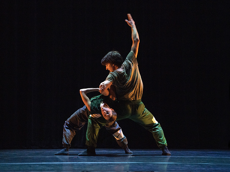 Photo: Harkness Mainstage Series Yin Yue Dance Company presents RIPPLE An Evening of World Premiere Duets and Solos Performed by Kristalyn Gill, Jordan Lang, Grace Whitworth, Nat Wilson and Yin Yue Dress rehearsal photographed: Thursday, November 18, 2021; 5:00 PM; Kaufmann Concert Hall; 92nd Street Y; New York, NY. Photograph: © 2021 RICHARD TERMINE PHOTO CREDIT - RICHARD TERMINE/92Y